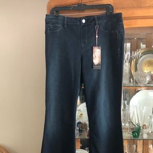 NWT** SILKY FLARE with virtual stretch (L)